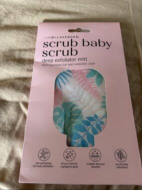 LEMON LAVENDER SCRUB BABY SCRUB DEEP EXFOLIATOR MITT. New with tags.